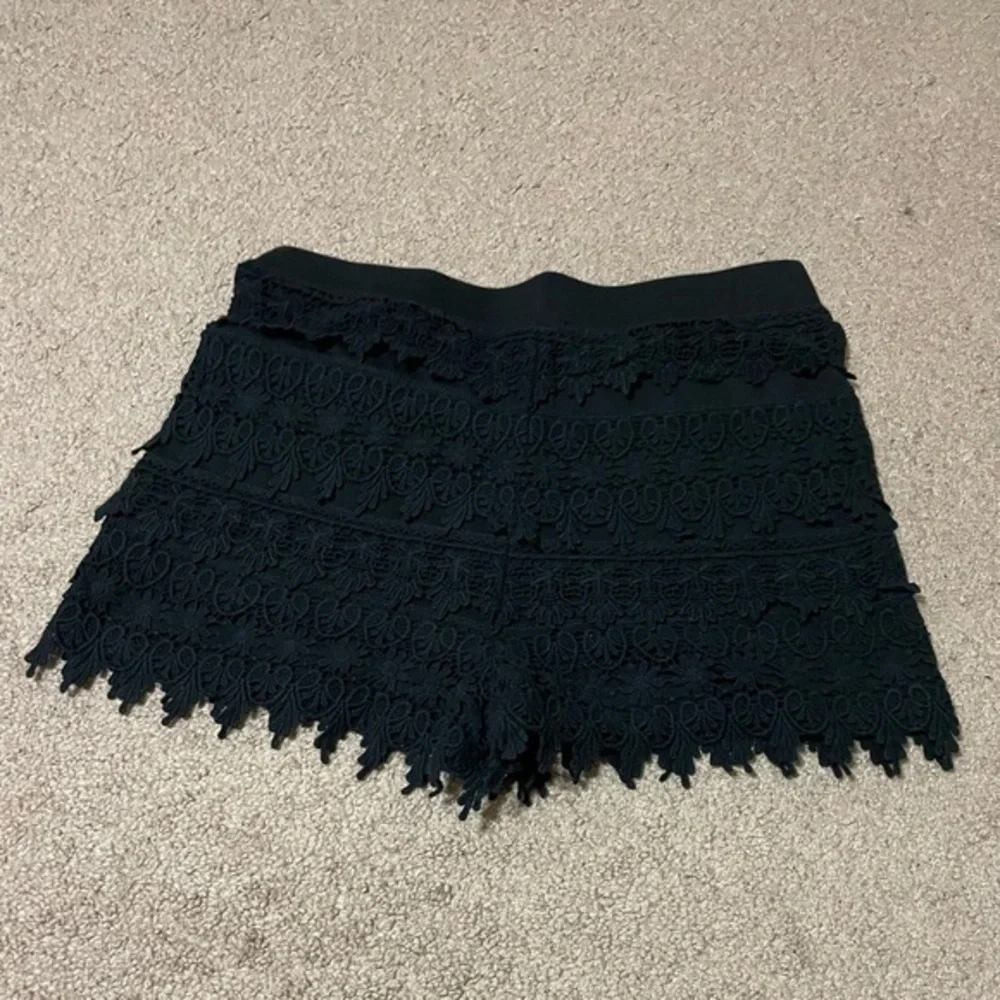 Express black‎ floral crochet- like short size small